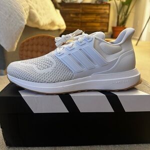 NWB Adidas Ultradream DNW (JSO329) : size 9womans